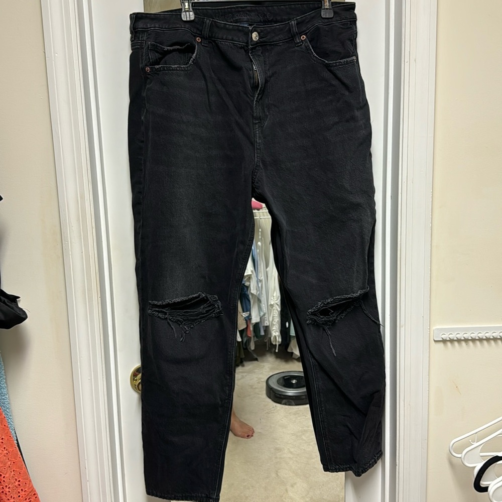 American Eagle Distressed Mom Jean
